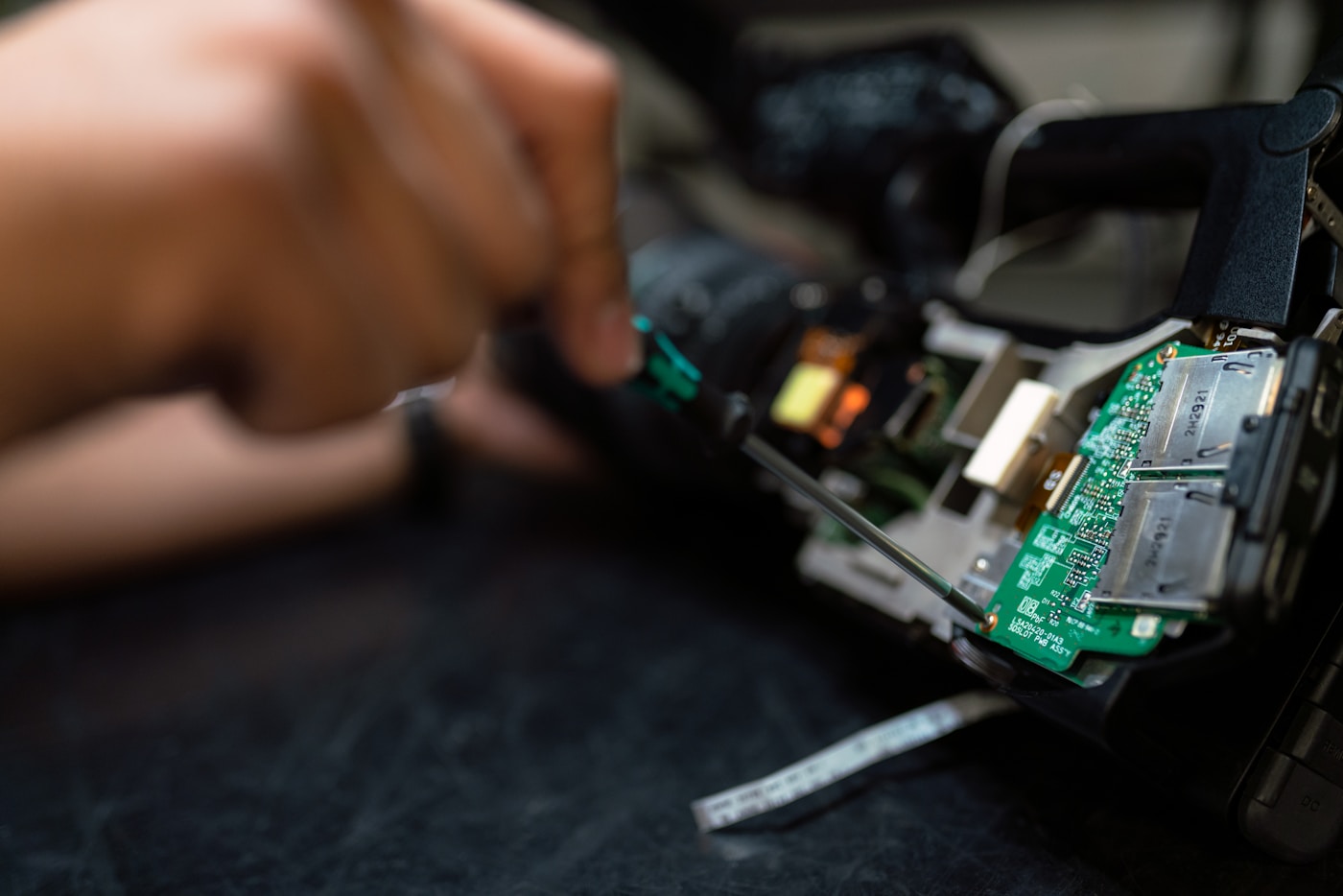 Hands-on technical support on electronic hardware